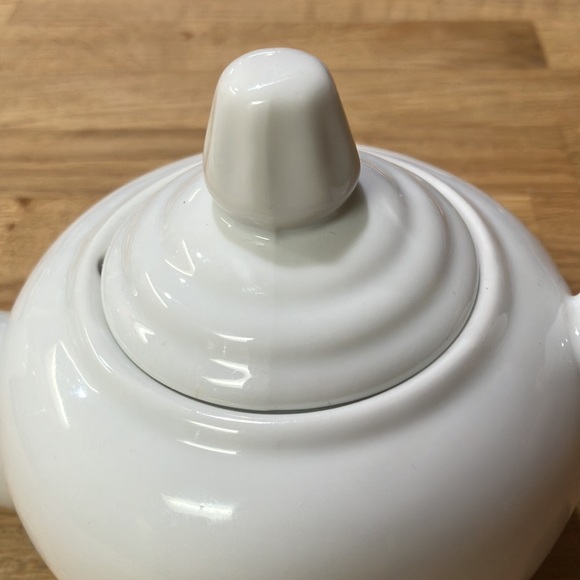Vintage Cordon Bleu white porcelain teapot 32oz - Picture 2 of 8